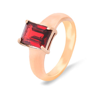 Yellow Gold Garnet Ring. 18k, 3gr, G: 1.5ct