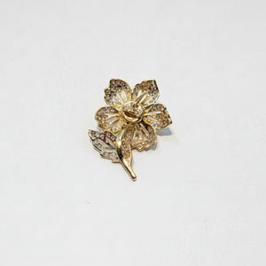 18K Yellow Gold Pavé Diamond Floral Pendant With Leaf Stem TDW:0.79ct