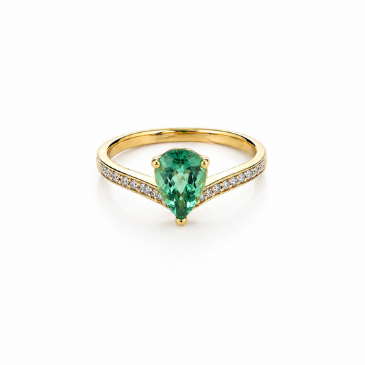 14k Yellow Gold Pear cut Green Tourmaline and Diamonds Ring
