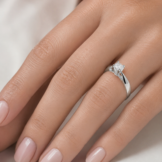 18K White Gold and Platinum Princess Cut Diamond 0.50ct