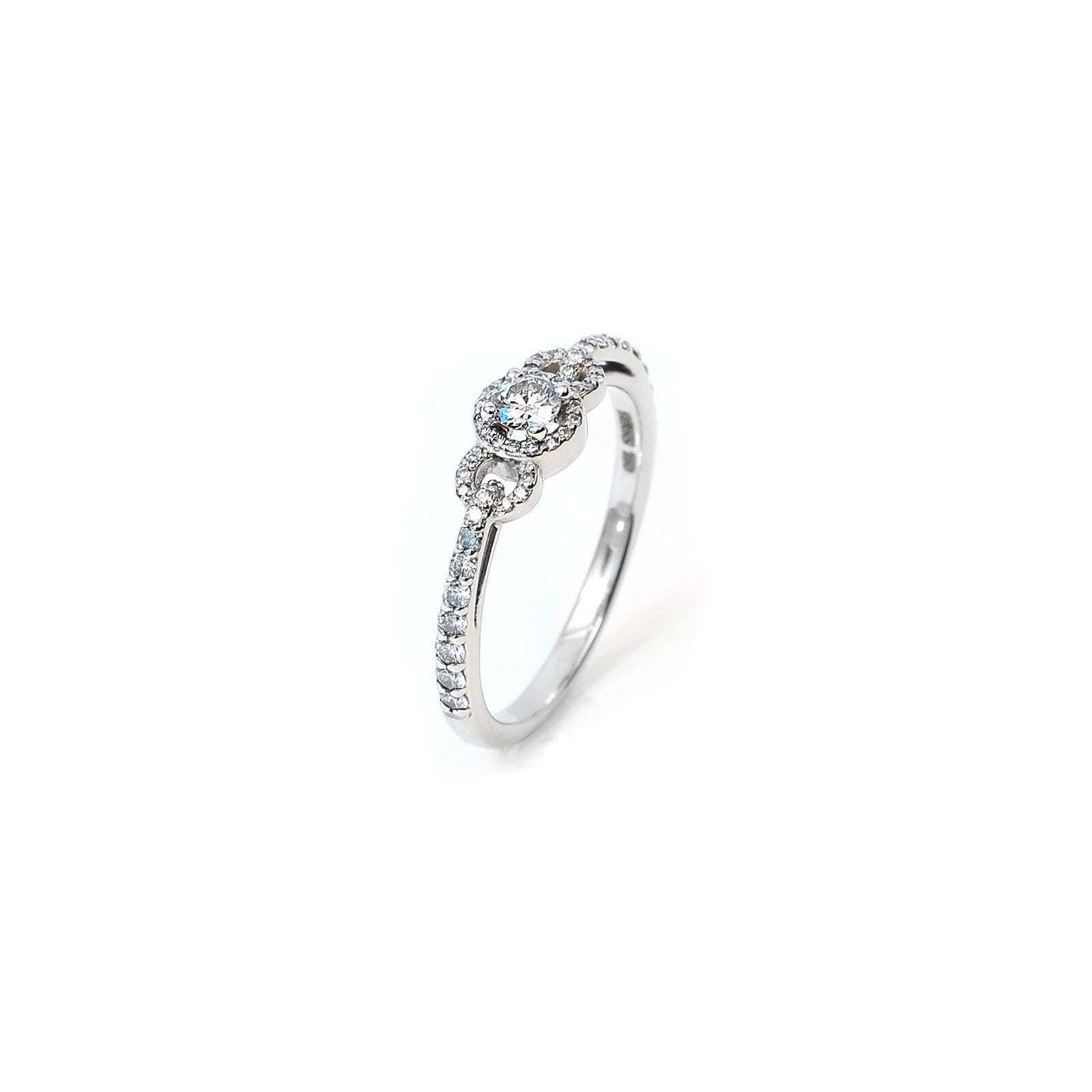 White Gold Diamond Ring Band Three Linked Circles on Top. Centre Diamond: 0.14ct and 44 Small Round Cut Diamonds on Two Side Circles and Shanks. TDW: 0.51ct VS-SI FH. 18k 2.75gr