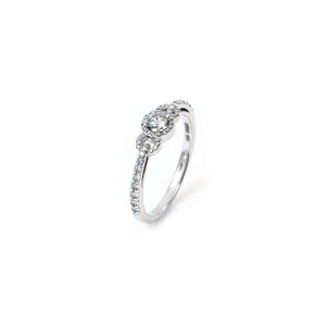 White Gold Diamond Ring Band Three Linked Circles on Top. Centre Diamond: 0.14ct and 44 Small Round Cut Diamonds on Two Side Circles and Shanks. TDW: 0.51ct VS-SI FH. 18k 2.75gr
