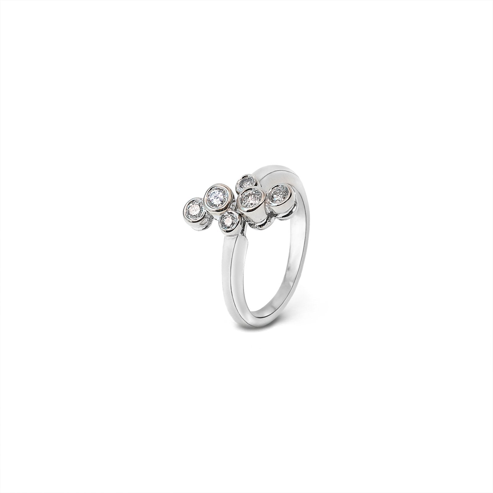 White gold Ring with  Four diamonds with .04 ct each and two diamonds with size 0.03ct TDW: 0.22ct  SI1 GH 14k 3.53gr