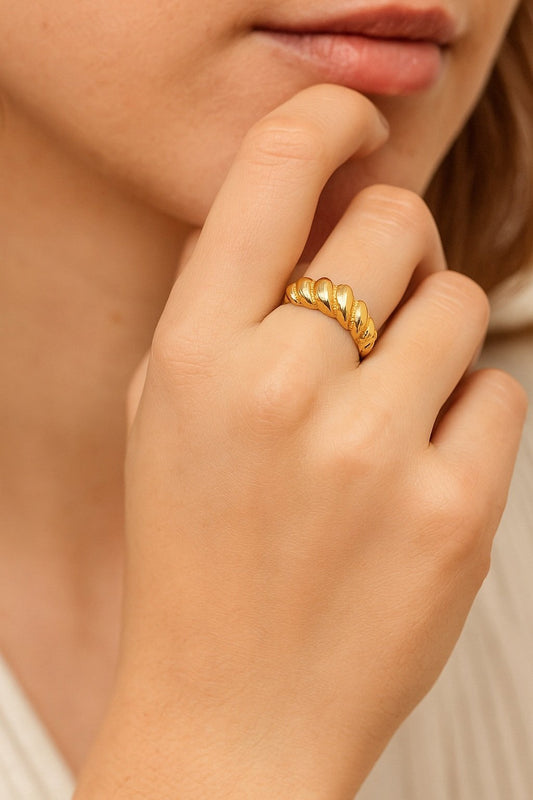 Yellow Gold Croissant Shape Diamond Cut Ring. 18k, 3.6gr