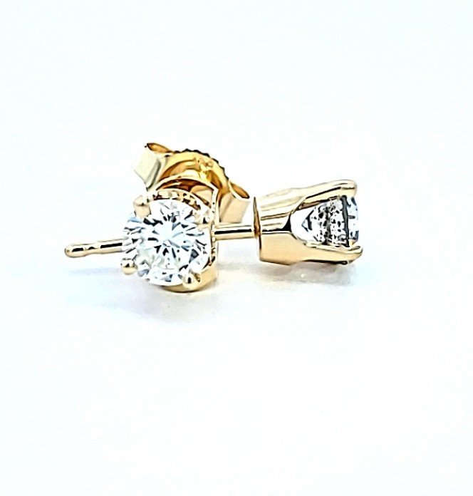 Yellow Gold Natural Diamond Stud Earrings. 14K TDW: 0.50ct SI GH.