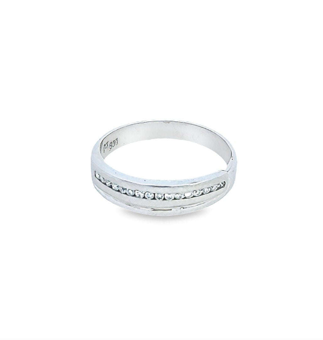 Platinum Diamond Band with 16 Round Diamonds in a Row. Pt. 800, 5.7gr,TDW: 0.32ct