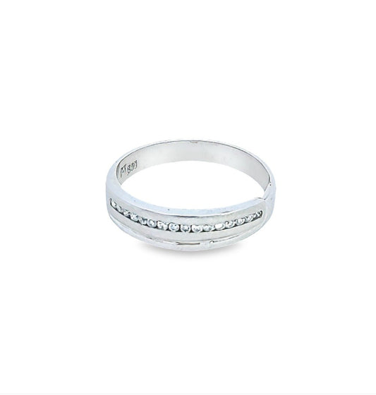 Platinum Diamond Band with 16 Round Diamonds in a Row. Pt. 800, 5.7gr,TDW: 0.32ct