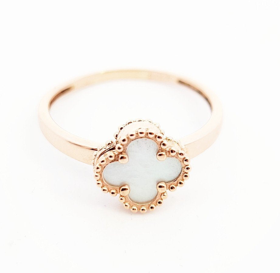 Rose Gold Clover Mother of Pearl Ring. 18k, 2.1gr