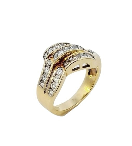 Yellow Gold Triple Row Diamond Ring with Round and Baguettes. 18k 6.5gr TDW: 1.2ct