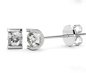 14K White Gold Solitaire Diamond Earrings. TDW: 0.15ct SI H