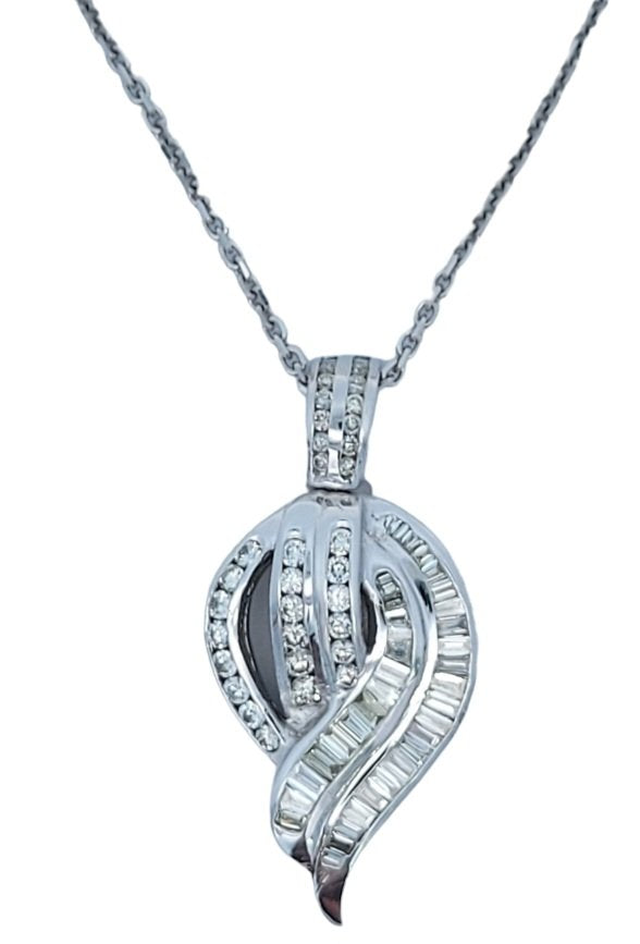 White Gold Pendant with Baguettes and Round Diamond Pendant. 18k, TDW: 1.8ct, VS-SI FG