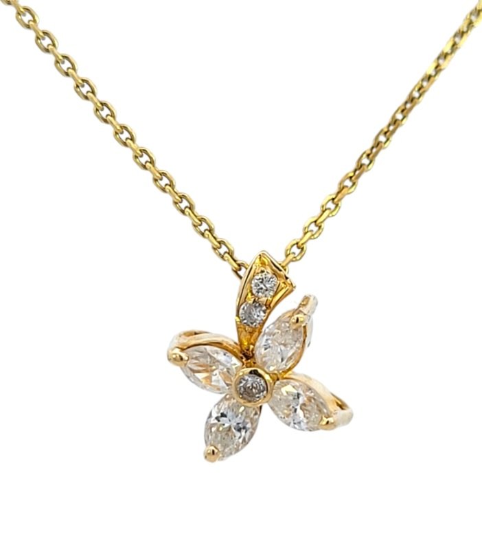 18K Yellow Gold Marquise and Round Diamond Flower Shape Pendant. 1.07gr TDW: 0.54ct SI GH