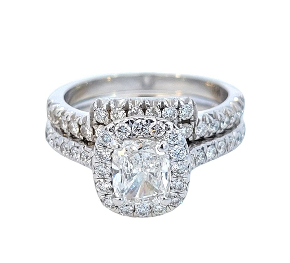 Certified Cushion Cut Diamond Engagement Ring with Halo and Pavé Band Set. 18k, 8.05gr. Centre: 1ct, TDW: 2.53ct, D, SI1
