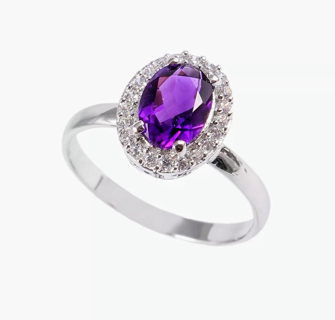 White Gold Oval Amethyst with Diamond Halo Ring. 14k, 2gr, A: 0.54ct, TDW: 0.16ct