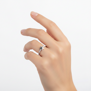 10K White Gold Star Shape Diamond Ring. TDW: 0.10ct