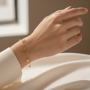 18K Yellow Gold station Bracelet with dangling flowers 1.68gr