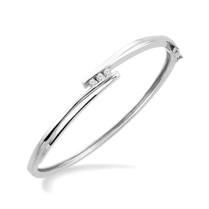 White Gold Bangle Bracelet with Triple Diamonds. 14k, 11.8gr, TDW: 0.45ct, VS2, GH. Size: 16