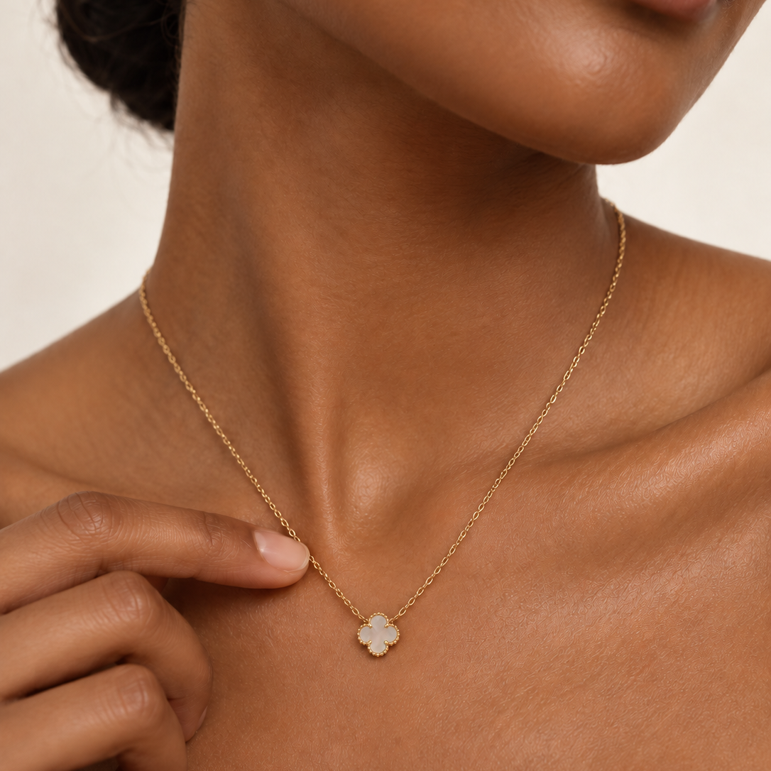 18K Gold Mother-of-Pearl Four-Leaf Clover Pendant Necklace