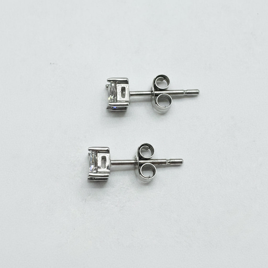 10k White Gold Diamond Squared Shaped Studs Earrings