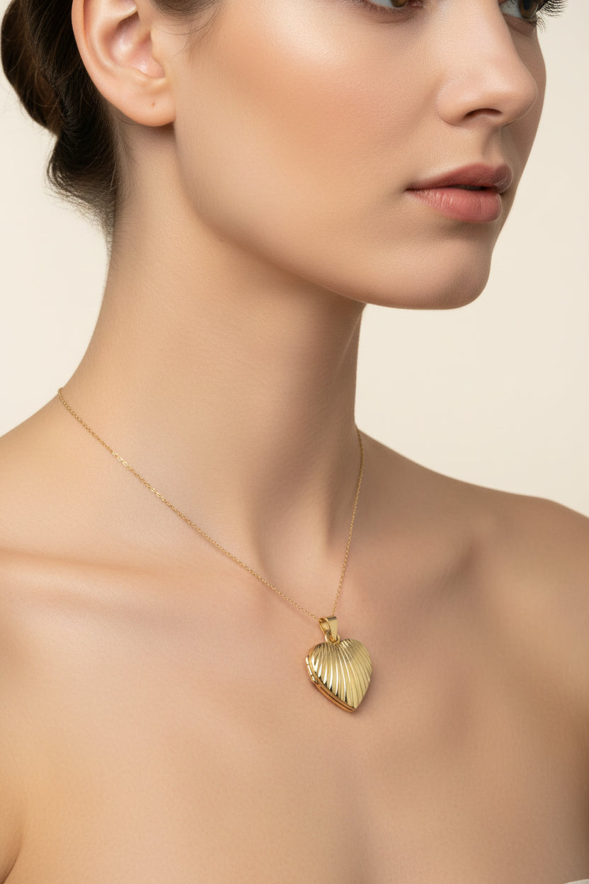 14K Yellow Gold Solid Heart Shape Clasp Pendant.