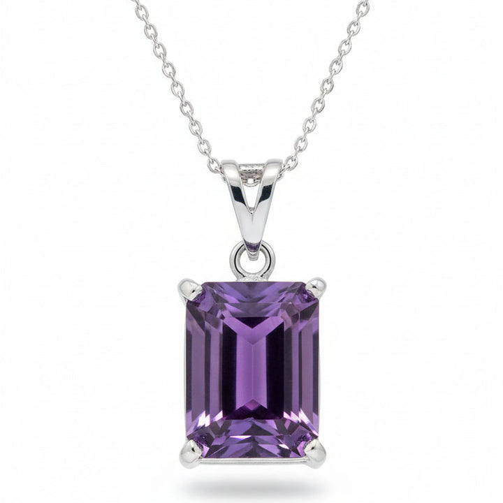 18K White Gold Amethyst Pendant.