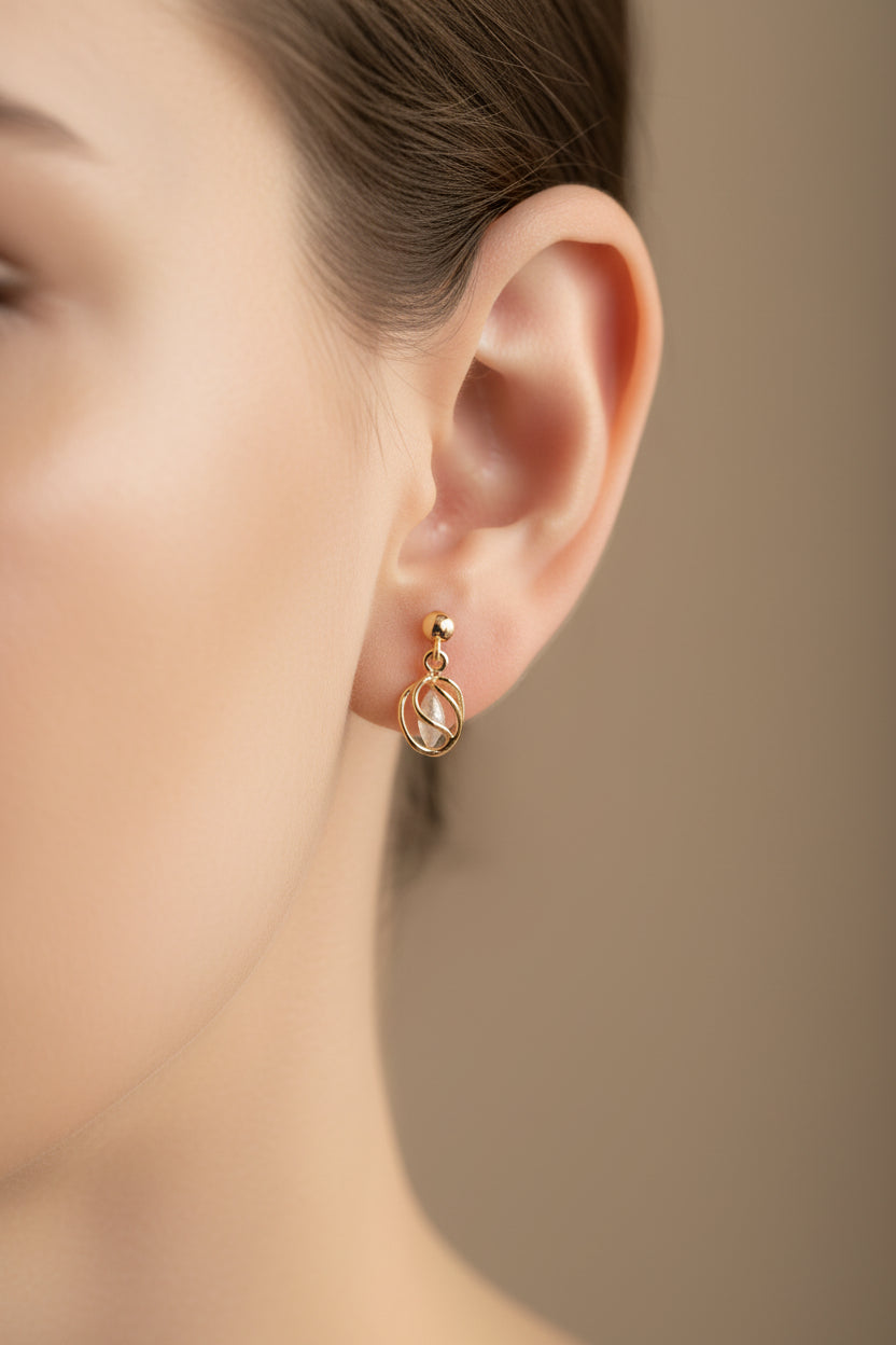 Yellow Gold Dangling Pearl Earrings. 14k