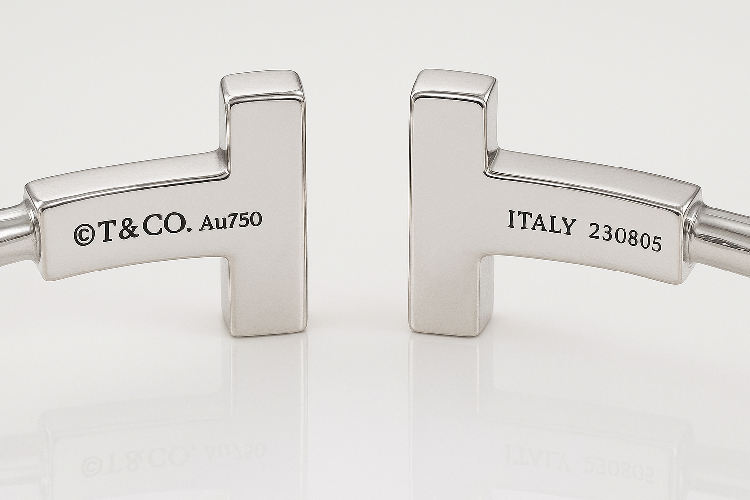 TIFFANY & CO. White Gold T Wire Turquoise Cuff Bracelet. High-End Jewellery Resale. 18k