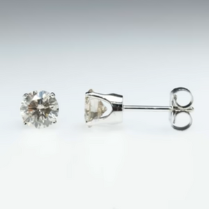 White Gold Natural Diamond Stud Earrings. 14K TDW: 0.25ct VS HI.