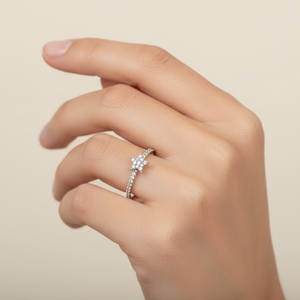 18K White Gold Star Shape Diamond Ring