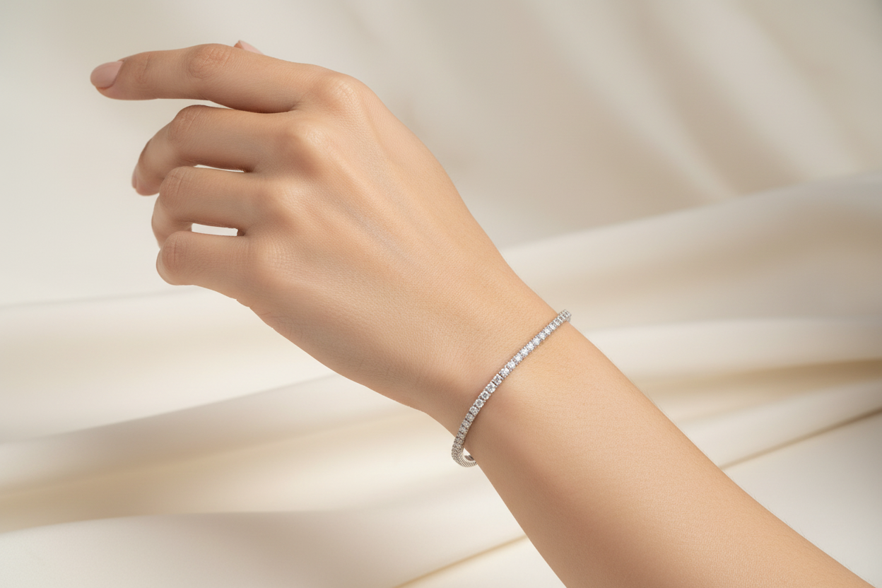 18K White Gold Diamond Tennis Bracelet. TDW: 2.12ct SI GH